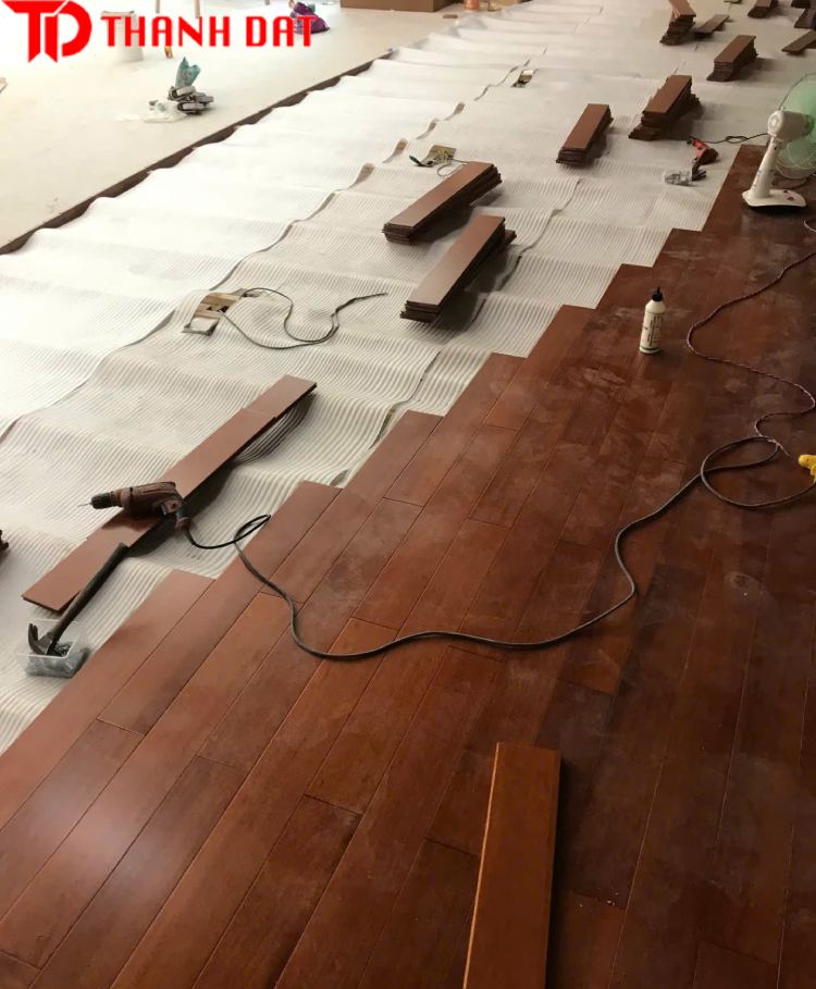 nhung-luu-y-khi-thi-cong-san-go-san-khau-2 Lát sàn gỗ sân khấu và những điều cần lưu ý