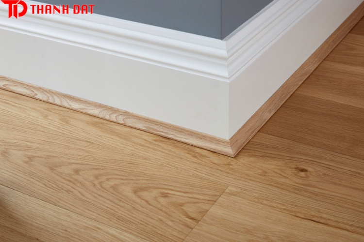 len-phao-chan-tuong-2 3 phụ kiện sàn gỗ không thể thiếu trong quá trình thi công